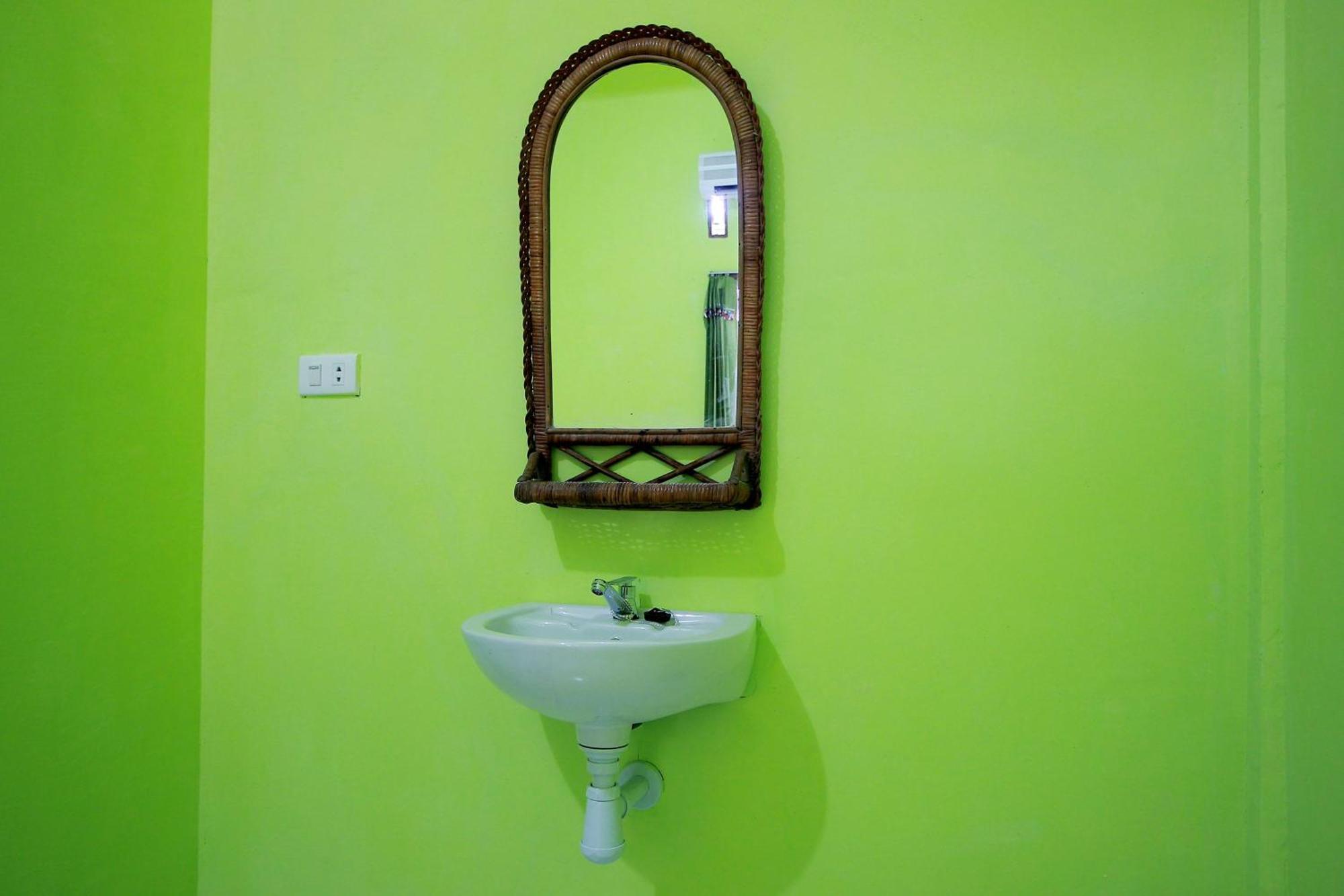 Oyo 2585 Sherren Guest House Lubuklinggau Luaran gambar