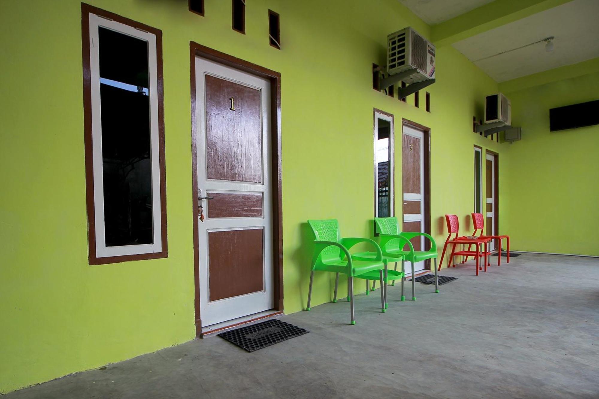 Oyo 2585 Sherren Guest House Lubuklinggau Luaran gambar