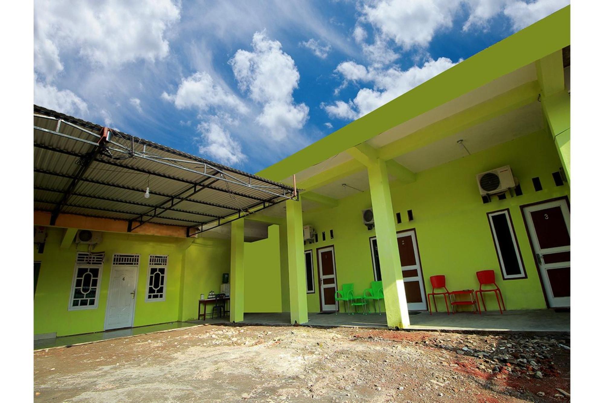 Oyo 2585 Sherren Guest House Lubuklinggau Luaran gambar