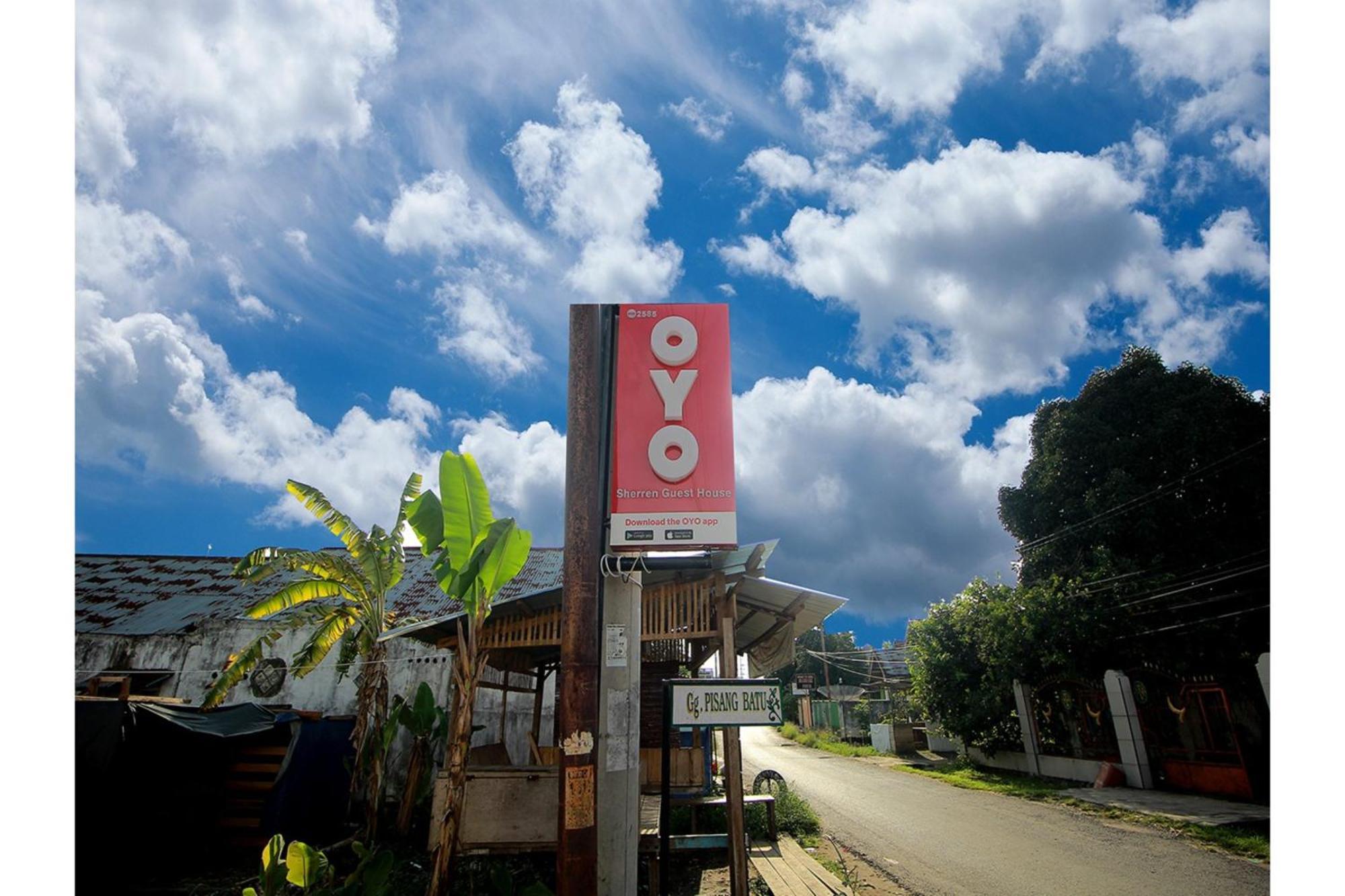 Oyo 2585 Sherren Guest House Lubuklinggau Luaran gambar