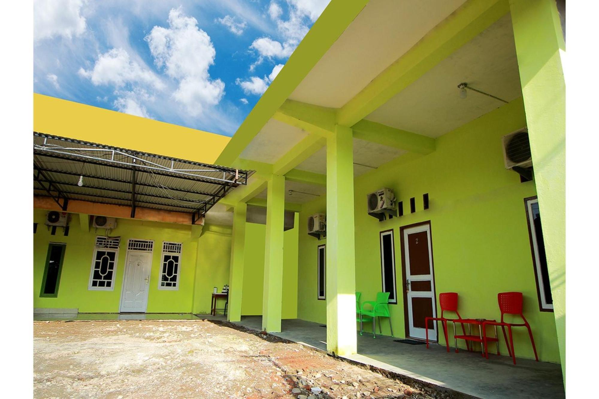 Oyo 2585 Sherren Guest House Lubuklinggau Luaran gambar